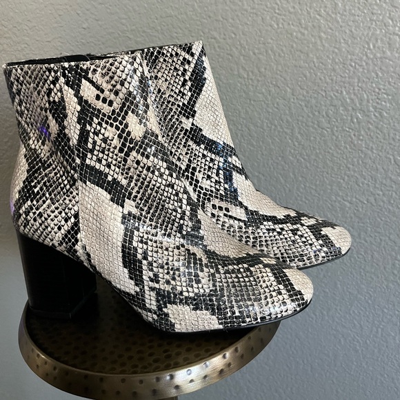 Nordstrom Haalexa-Lea Snake Skin Booties - Picture 2 of 13